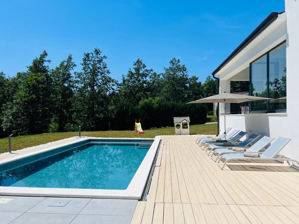 Vila Prisunca Jacuzzi & Swimming Pool パジン エクステリア 写真